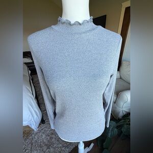 Maurice’s SMALL Super Soft Heather Gray Ruffled Edge Long Sleeve Top